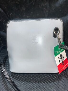 NWT Vera Pelle Light Gray Genuine Leather Crossbody Purse